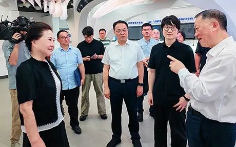 2025 júliusában a CPPCC elnöke, Chen meglátogatta a Sujia Medical-t